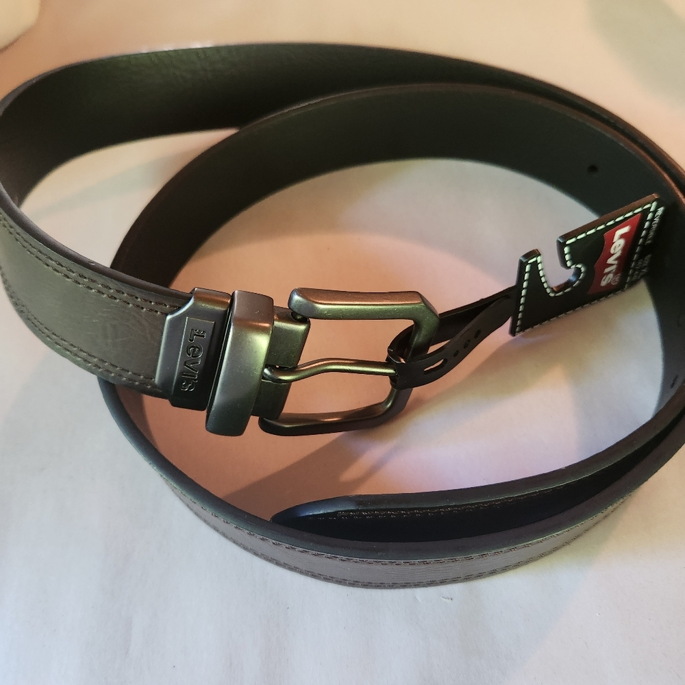 Levi's Reversible Black/Brown Belt Size XL (42-44) NWT